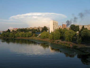 Над Киевом возникло гигантское облако-гриб
